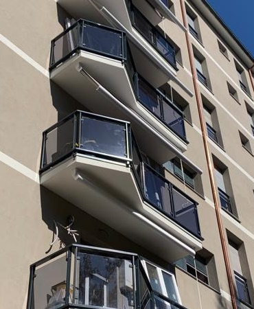 Carpenteria Eurotest -progettiamo e posiamo in opera barriere e ringhiere per balconi in condomini, appartamenti, ville e uffici. Operiamo in tutta la Lombardia: Milano, Bergamo, Brescia, Como, Cremona, Lecco, Lodi, Mantova, Monza e Brianza