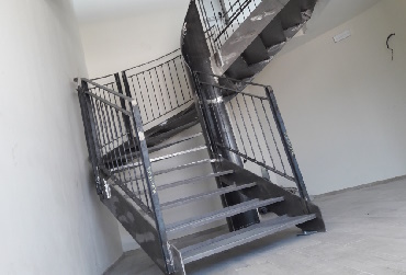Carpenteria Eurotest - progettiamo e posiamo in opera scale da interno per appartamenti, ville, uffici sia civile che industriale. Operiamo in tutta la Lombardia: Milano, Bergamo, Brescia, Como, Cremona, Lecco, Lodi, Mantova, Monza e Brianza